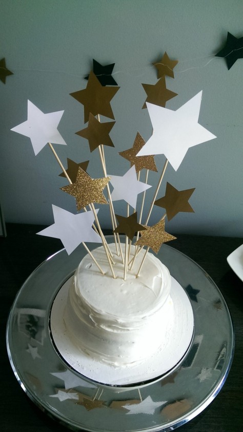 A top view of the cake and skewers looking down